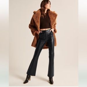 🆕 NWT Abercrombie & Fitch Vegan Leather Slim Flare Pant - Black - Size 28